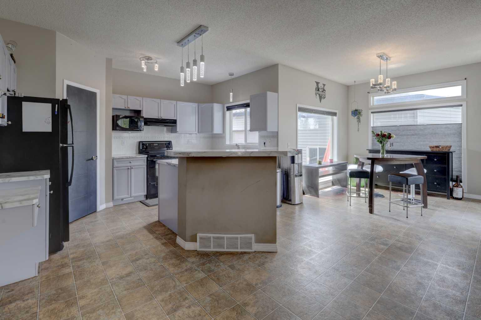 148 Stonegate Crescent NW