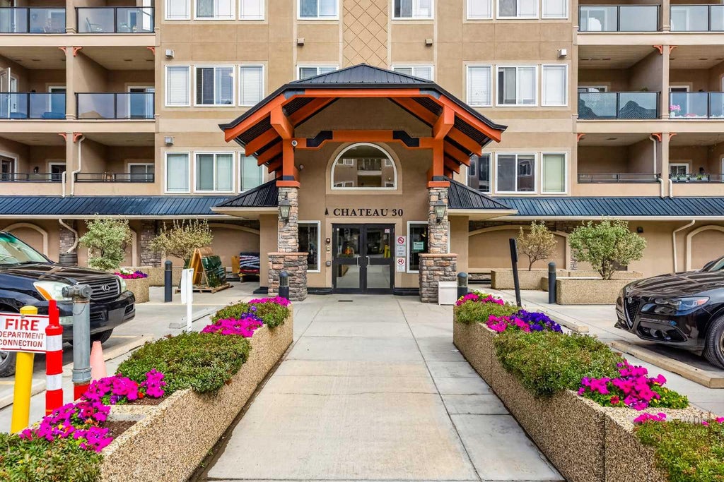 Photo of 30 Discovery Ridge Close SW #305, Calgary, AB T3H 4Y3 (MLS # A2353687)
