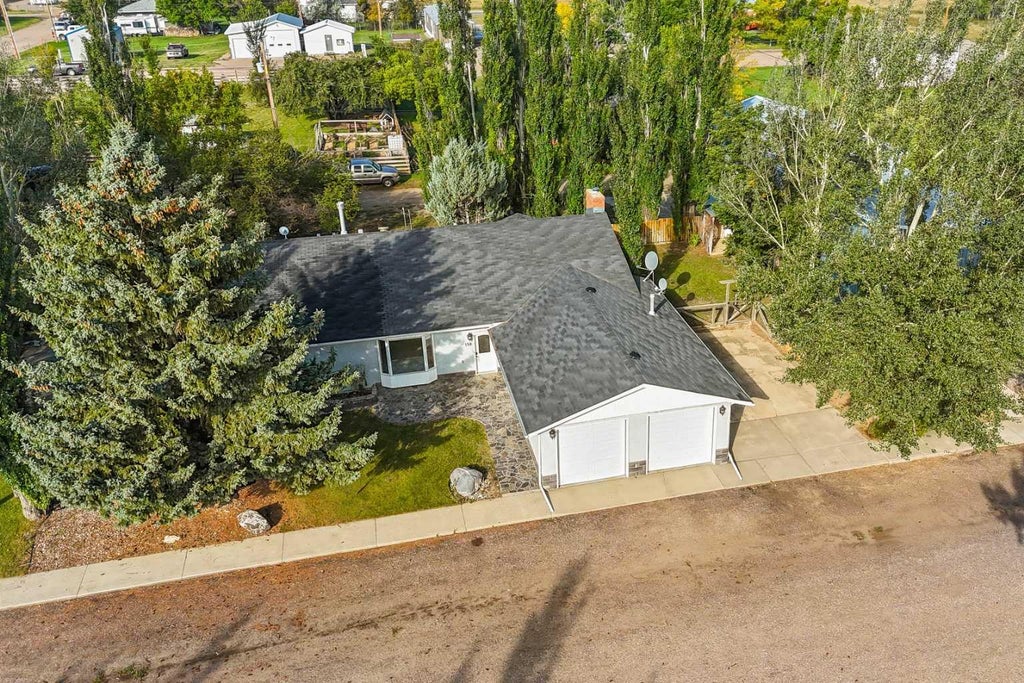 Photo of 150 Chudleigh Street, Etzikom, AB T0K 0W0 (MLS # A2347534)