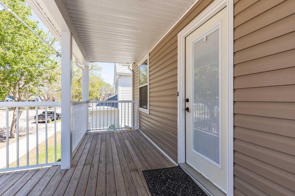 Photo of 1061 Ross Street SE, Medicine Hat, AB T1A 0Y2 (MLS # A2309614)