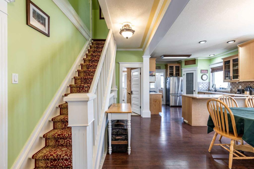 Photo of 1061 Ross Street SE, Medicine Hat, AB T1A 0Y2 (MLS # A2309614)
