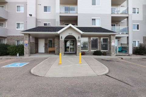 Photo of 1632 Saamis Drive NW #116, Medicine Hat, AB T1C 4X3 (MLS # A2329624)