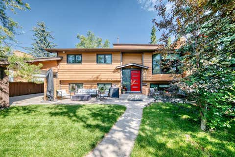 Photo of 9120 48 Avenue NW, Calgary, AB T3B 2B2 (MLS # A2337039)
