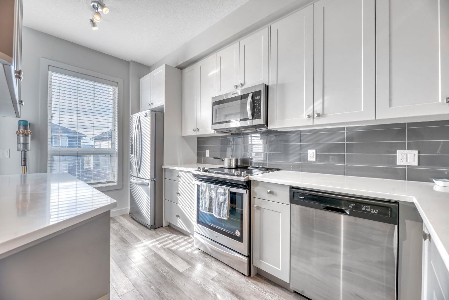 15 Evanscrest Park NW 406