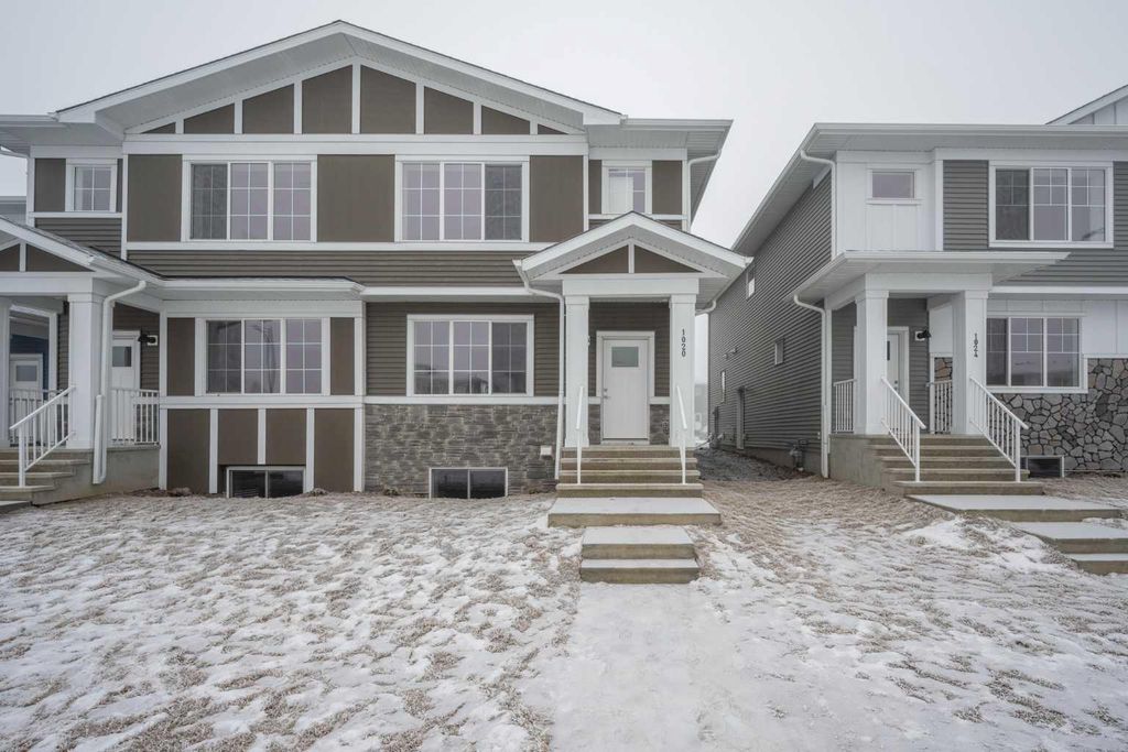 Photo of 1020 West Lakeview Drive, Chestermere, AB T1X 2T3 (MLS # A2286457)