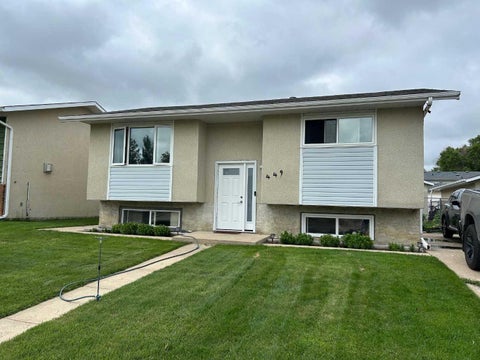 Photo of 449 20 Street NE, Medicine Hat, AB T1C 1B9 (MLS # A2321169)