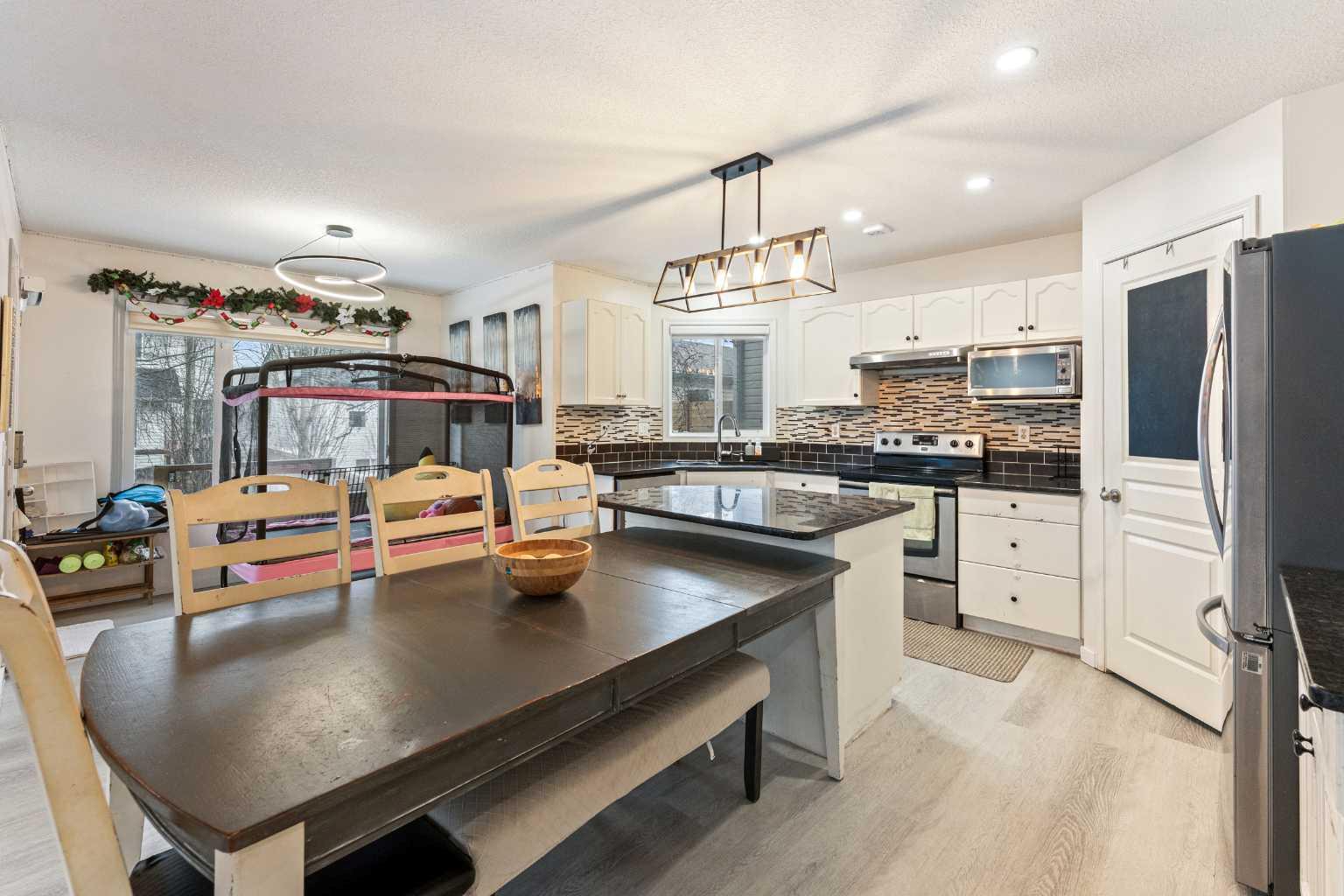 140 Fairways Drive NW