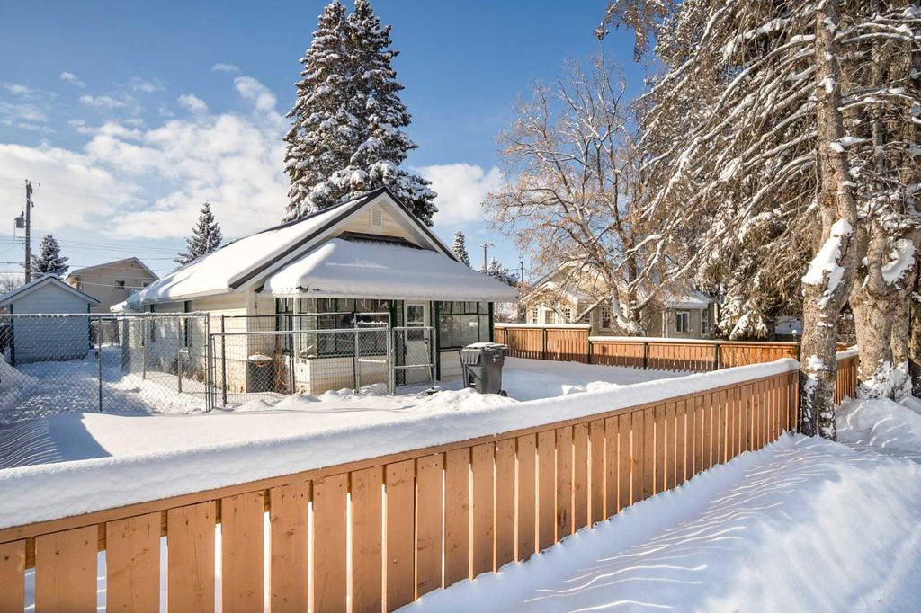 Photo of 4915 52 Avenue, Eckville, AB T0M 0X0 (MLS # A2294141)