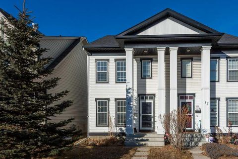 Photo of 16 Elgin Bay SE, Calgary, AB T2Z 4J9 (MLS # A2281099)