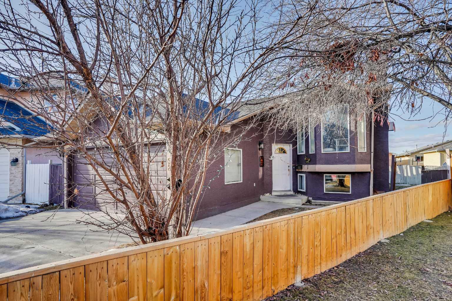 52 Martinglen Place NE