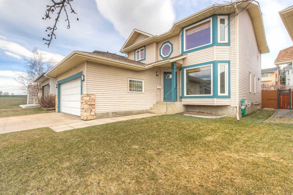 Photo of 64 Hawkdale Close NW, Calgary, AB T3G 3A6 (MLS # A2302710)