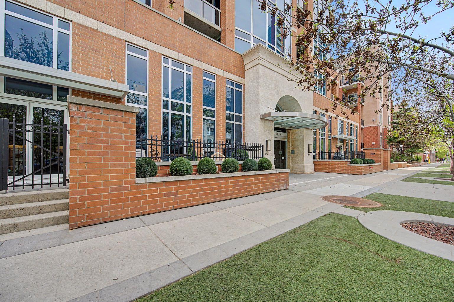 817 15 Avenue SW 1900