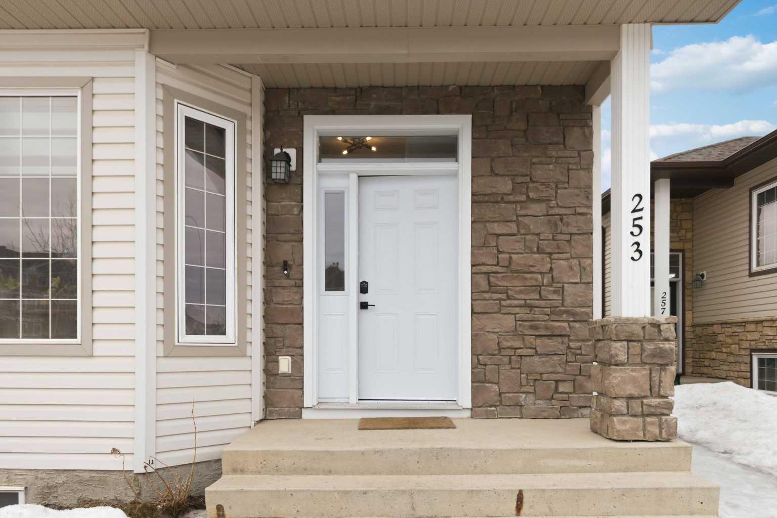 253 Grosbeak Way