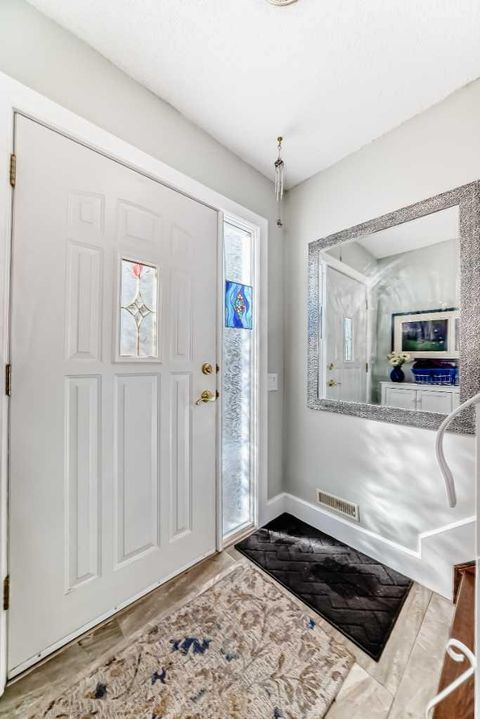 30 Edgewood Rise NW Calgary AB T3A 2T7