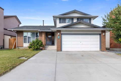 83 Templevale Way NE Calgary AB T1Y 4V1