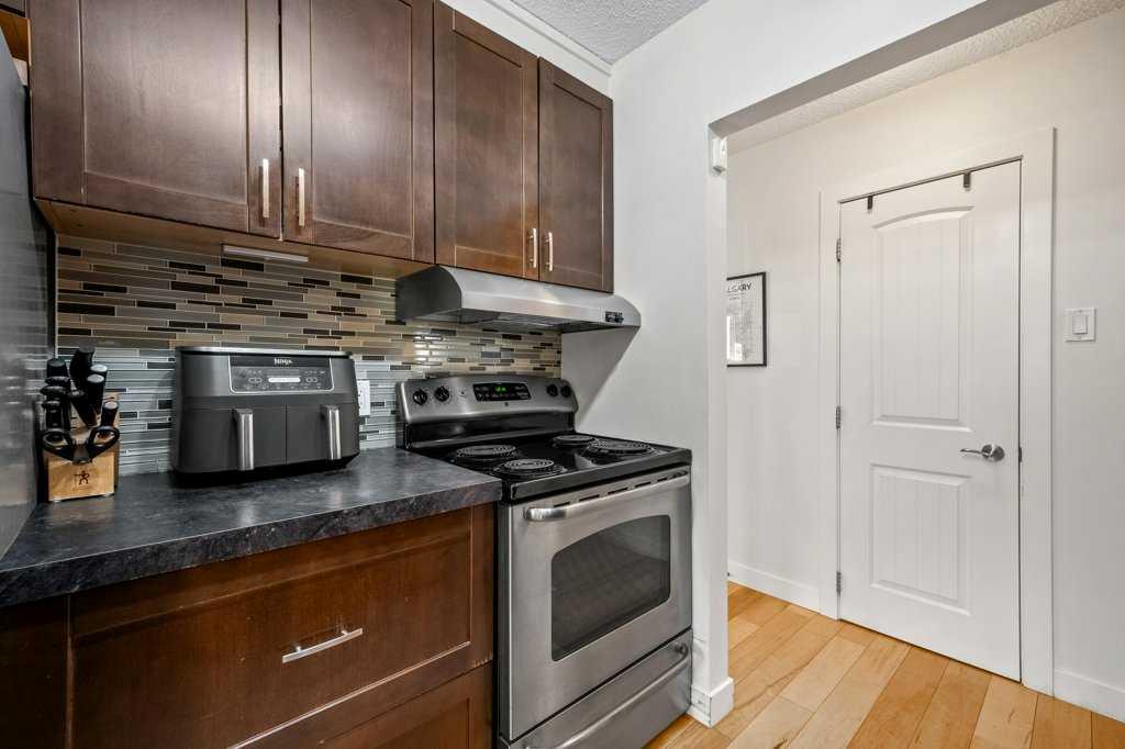 312 15 Avenue NE 101