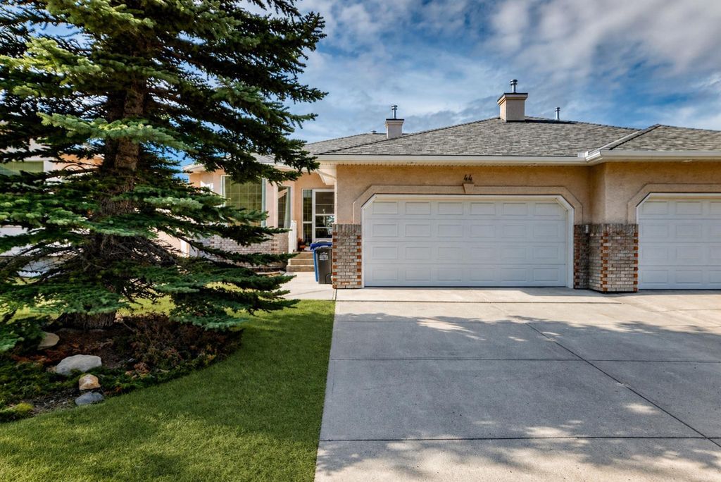 Photo of 44 Eagleview Heights, Cochrane, AB T4C 1P8 (MLS # A2298220)