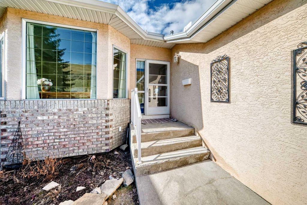 Photo of 44 Eagleview Heights, Cochrane, AB T4C 1P8 (MLS # A2298220)
