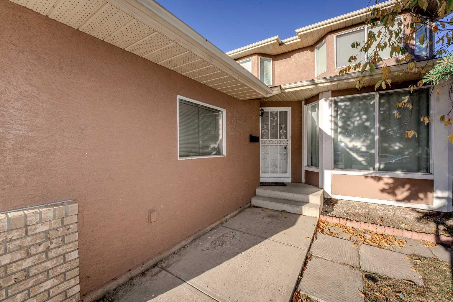 4 Del Ray Crescent NE