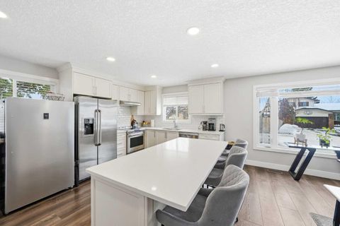 151 Templevale Place NE Calgary AB T1Y 4V6