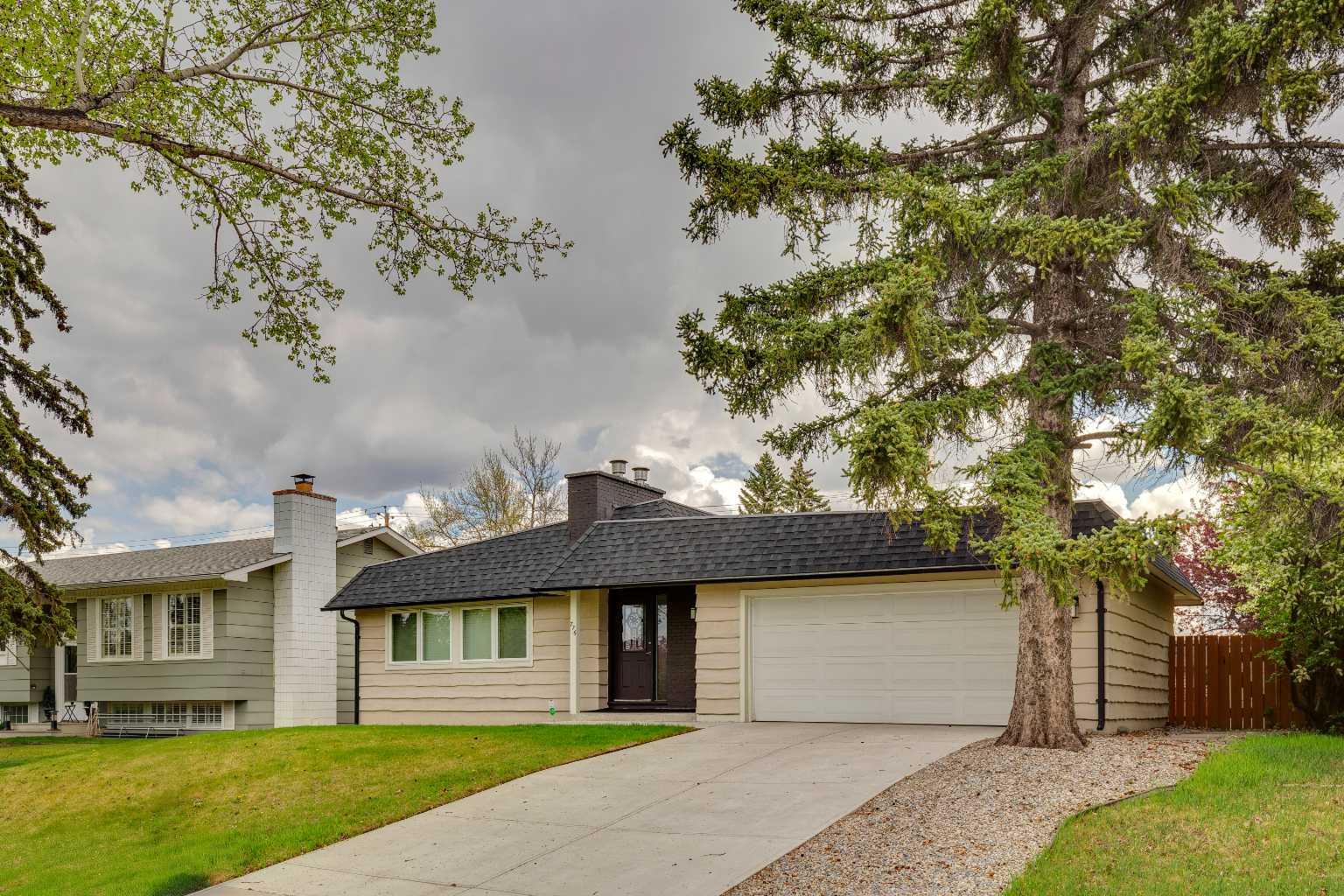 776 Acadia Drive SE