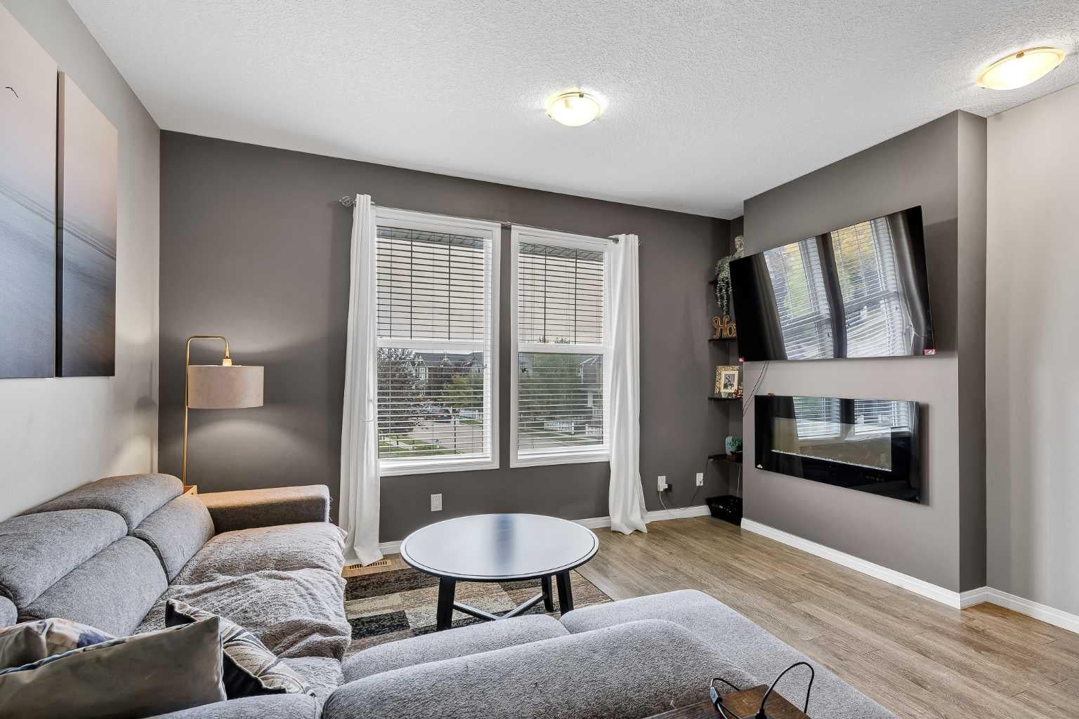 280 Williamstown Close NW 302