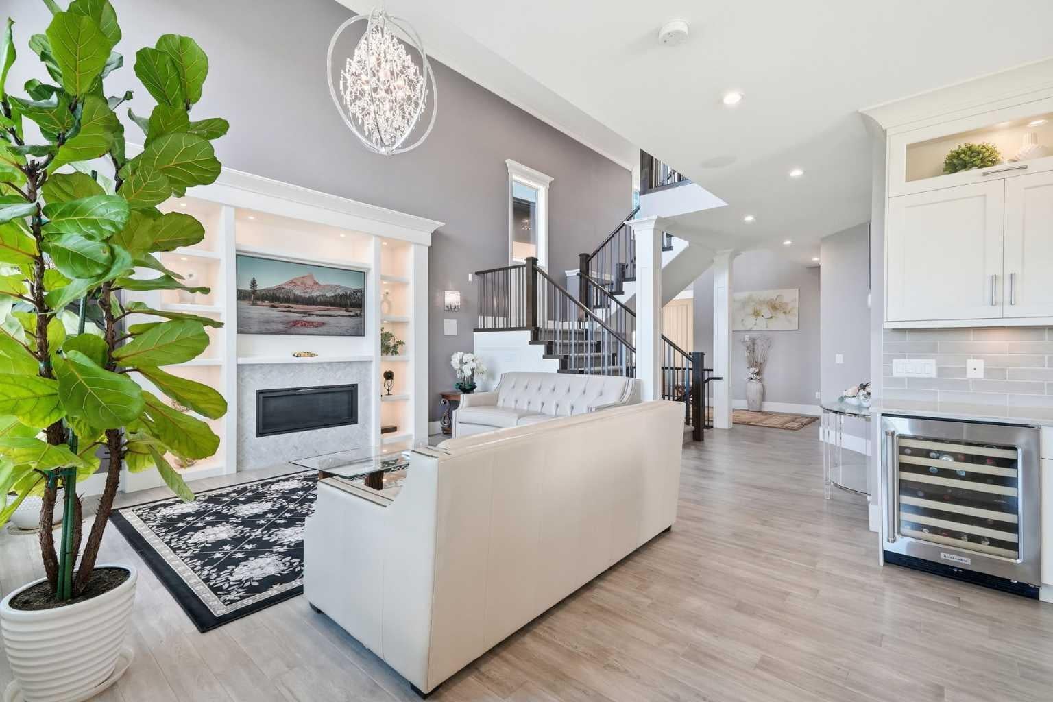 160 Kinniburgh Loop
