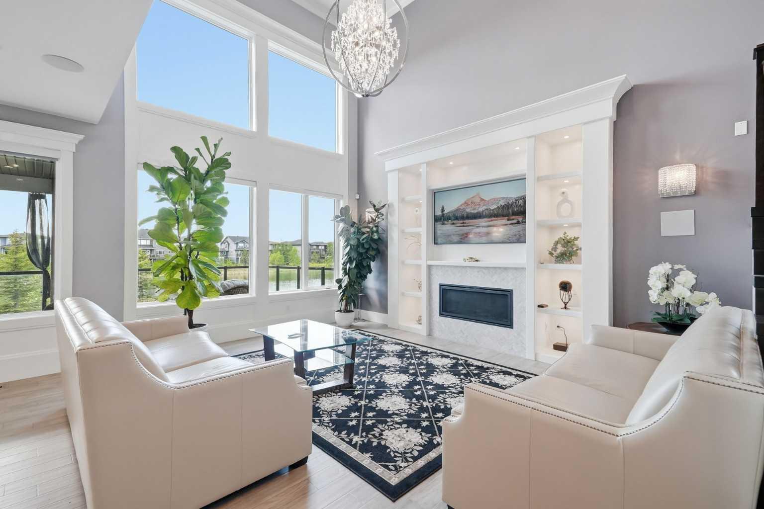 160 Kinniburgh Loop