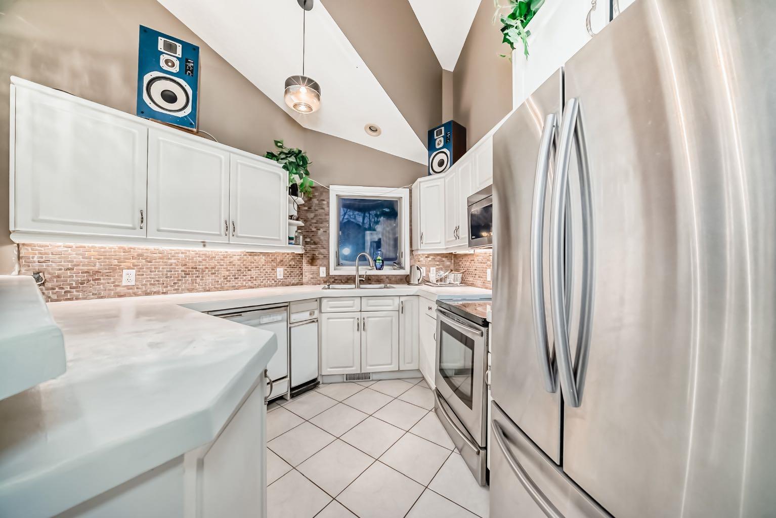 8373 Edgevalley Drive NW