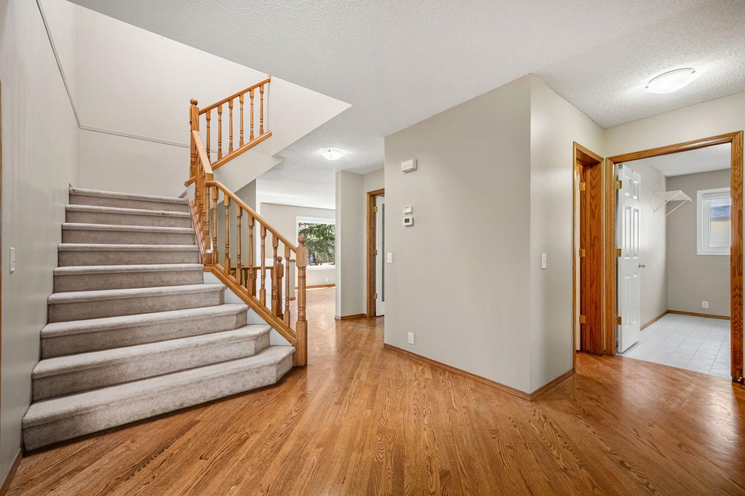 131 Lake Simcoe Court SE