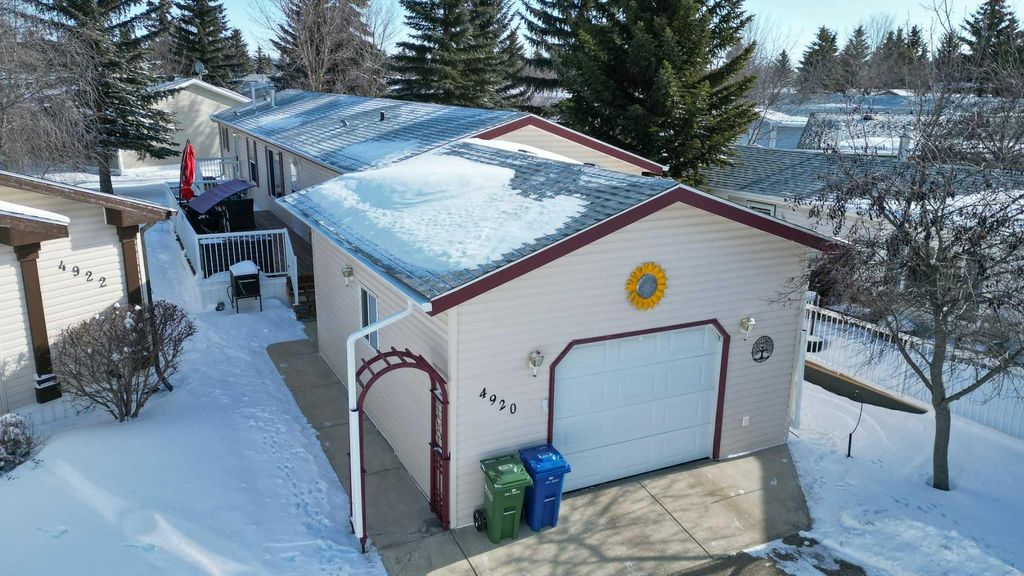 Photo of 4920 DORCHESTER Avenue, Red Deer, AB T4R 2Z8 (MLS # A2287906)