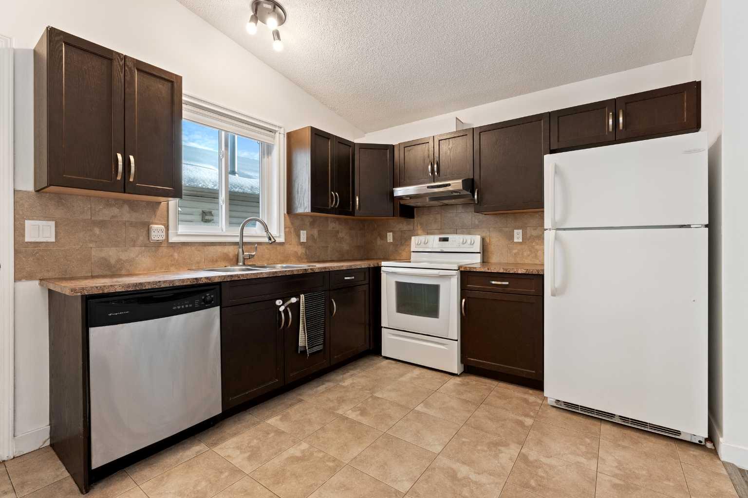 15 Shawinigan Rise SW