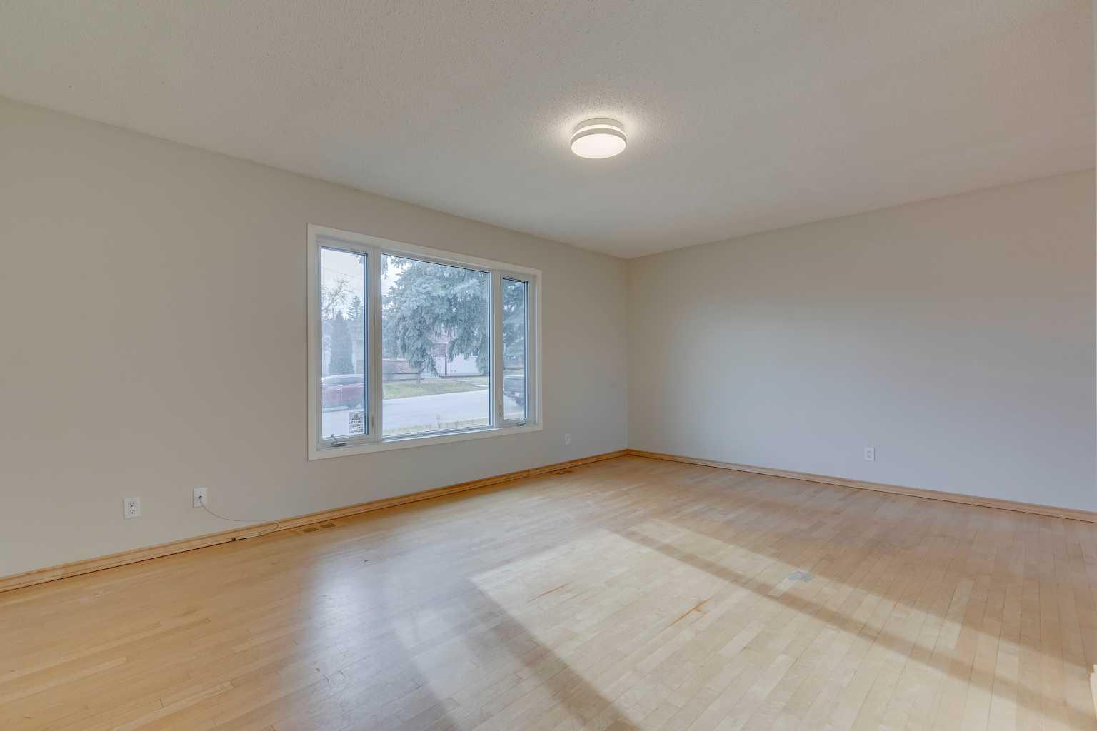 4 Lake Huron Place SE