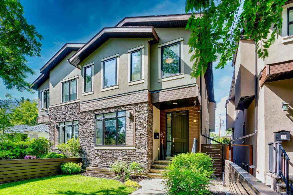 Photo of 434 22 Avenue NW, Calgary, AB T2M 1N3 (MLS # A2327307)
