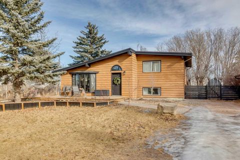 113022 2453 Drive E Rural Foothills County AB T1V 1N3