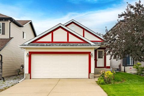 Photo of 41 Everridge Court SW, Calgary, AB T2J 6A3 (MLS # A2311130)