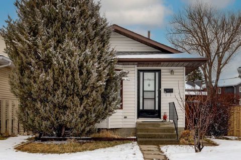 16 Martingrove Mews NE Calgary AB T3J 2S9