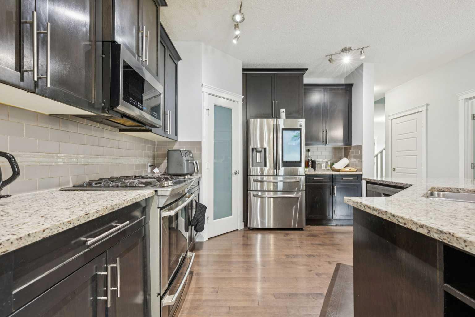 325 Evanspark Gardens NW