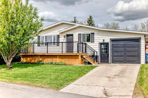 Photo of 11 Huntstrom Place NE, Calgary, AB T2K 5V9 (MLS # A2336621)