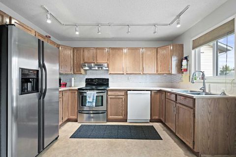 24 Laguna Close NE Calgary AB T1Y 6V1