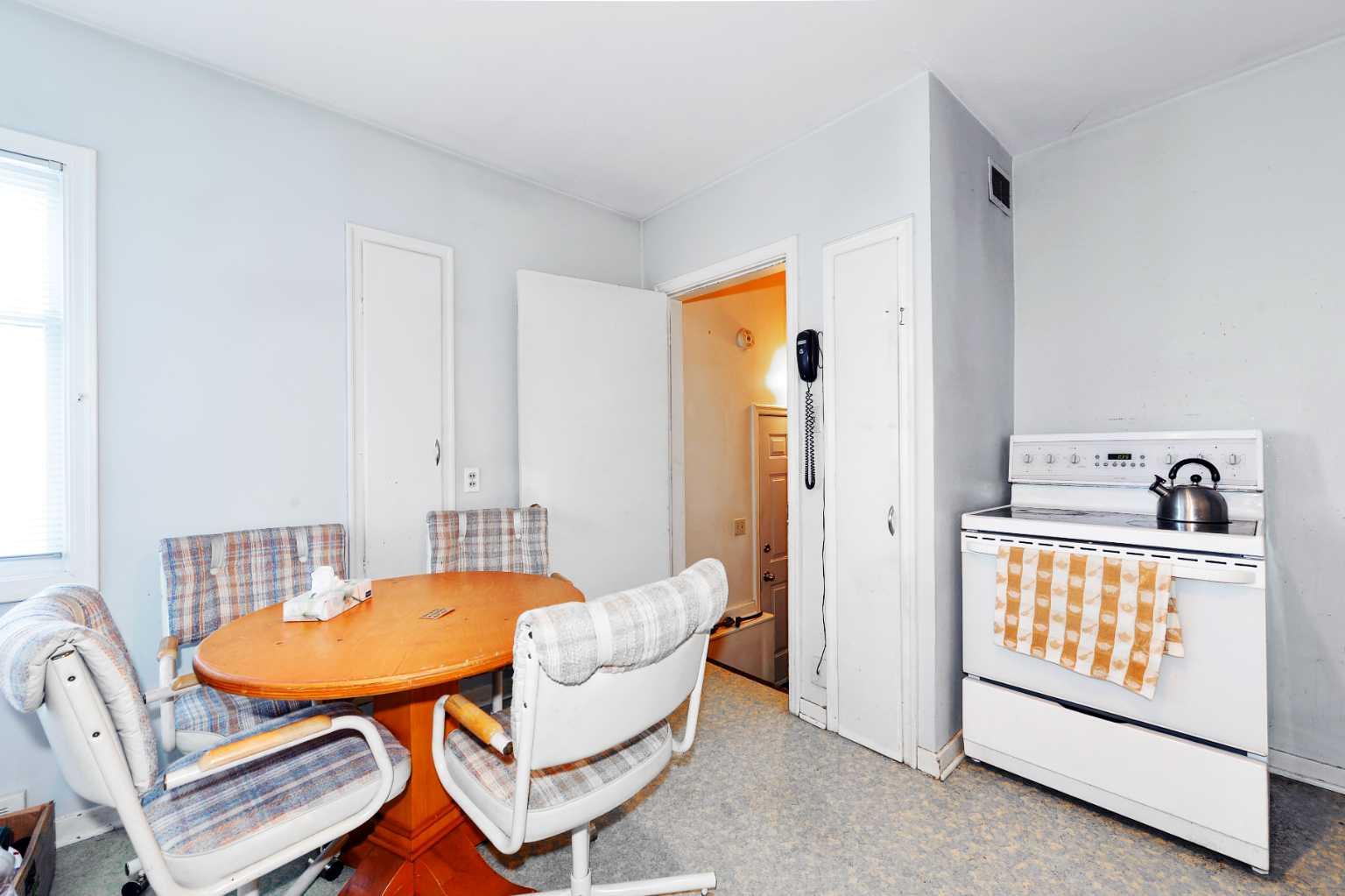 1917 Mountview Crescent NE