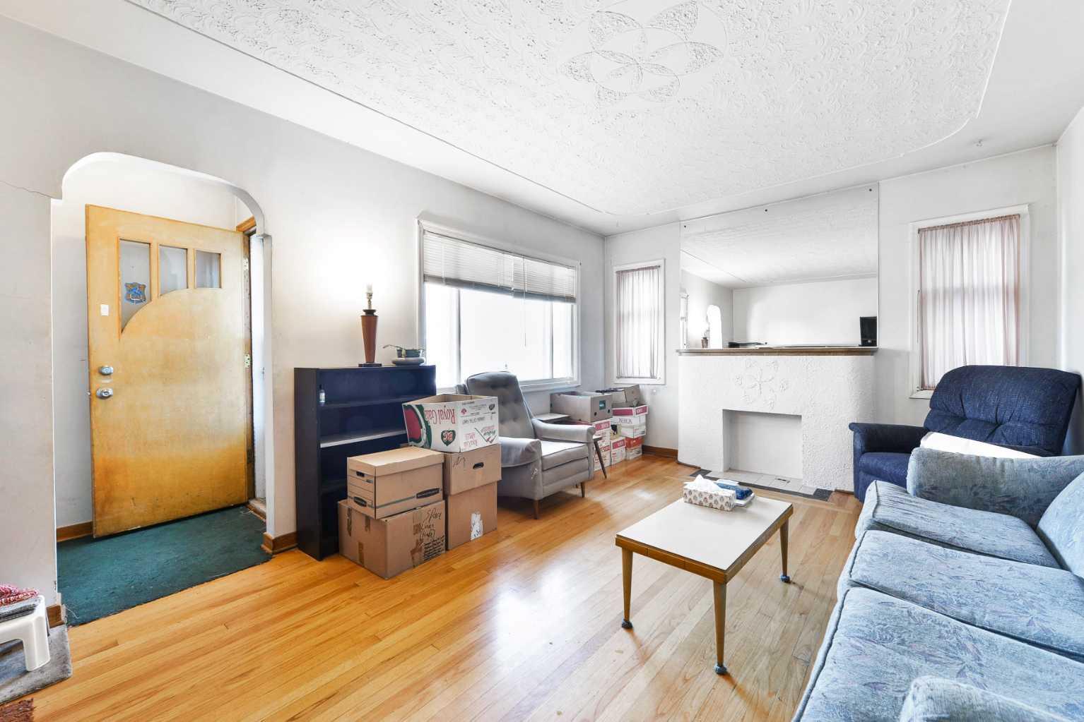 1917 Mountview Crescent NE