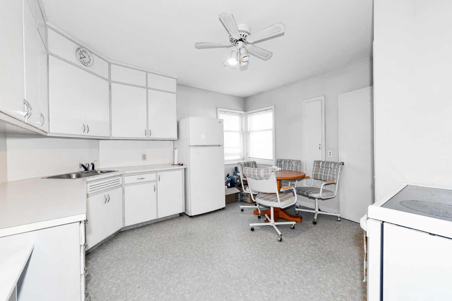 1917 Mountview Crescent NE