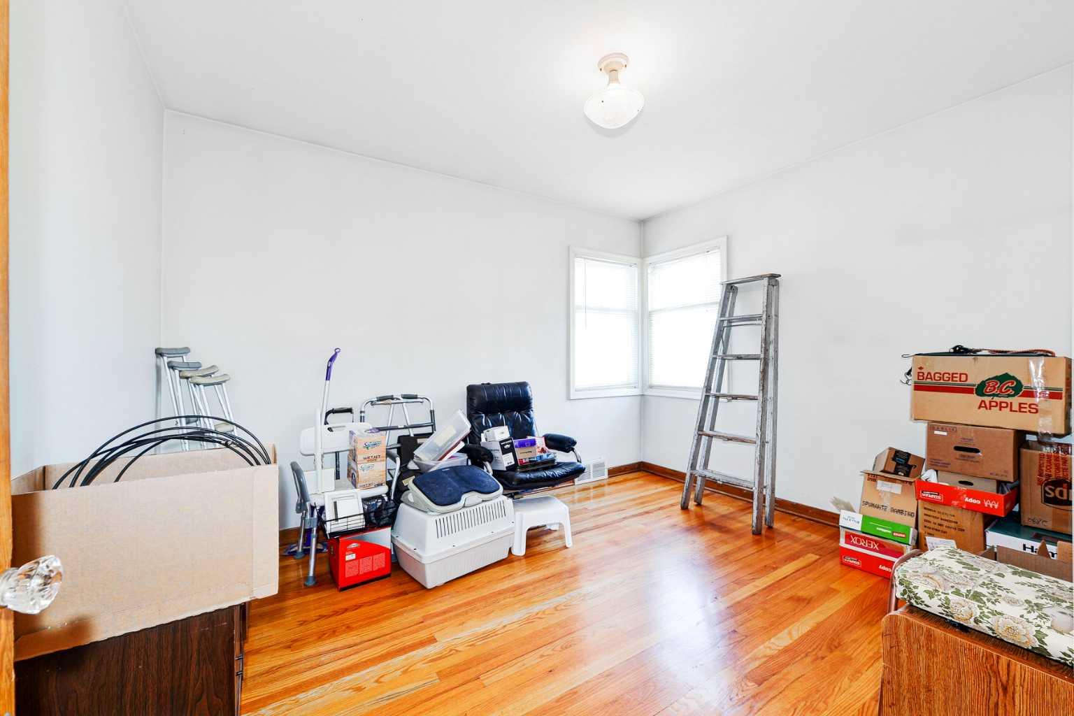 1917 Mountview Crescent NE