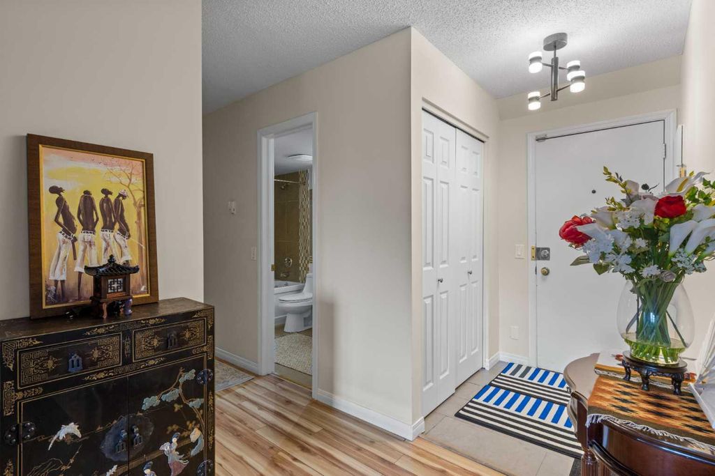 Photo of 305 25 Avenue SW #301, Calgary, AB T2S 0L8 (MLS # A2281350)