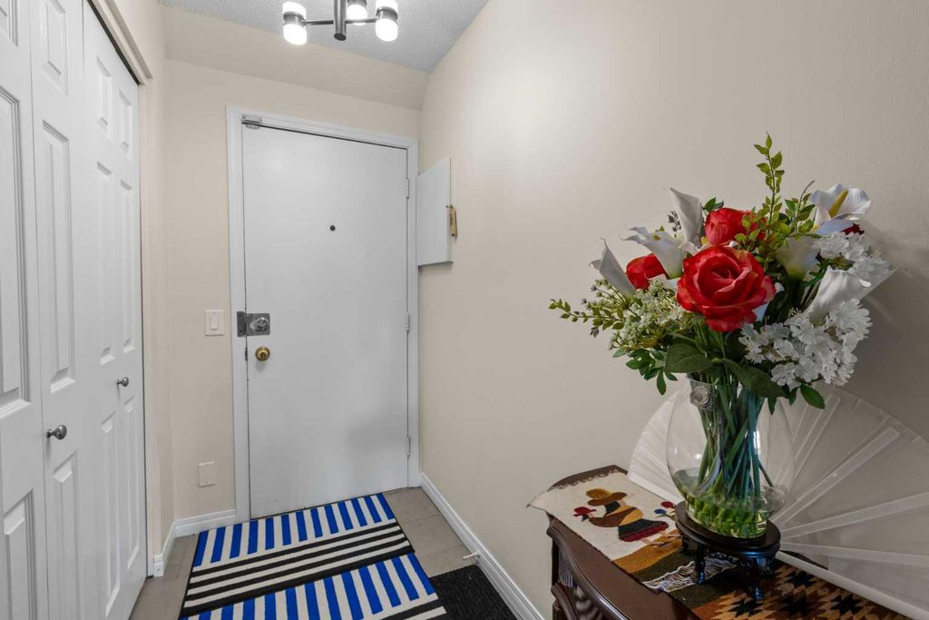 Photo of 305 25 Avenue SW #301, Calgary, AB T2S 0L8 (MLS # A2281350)