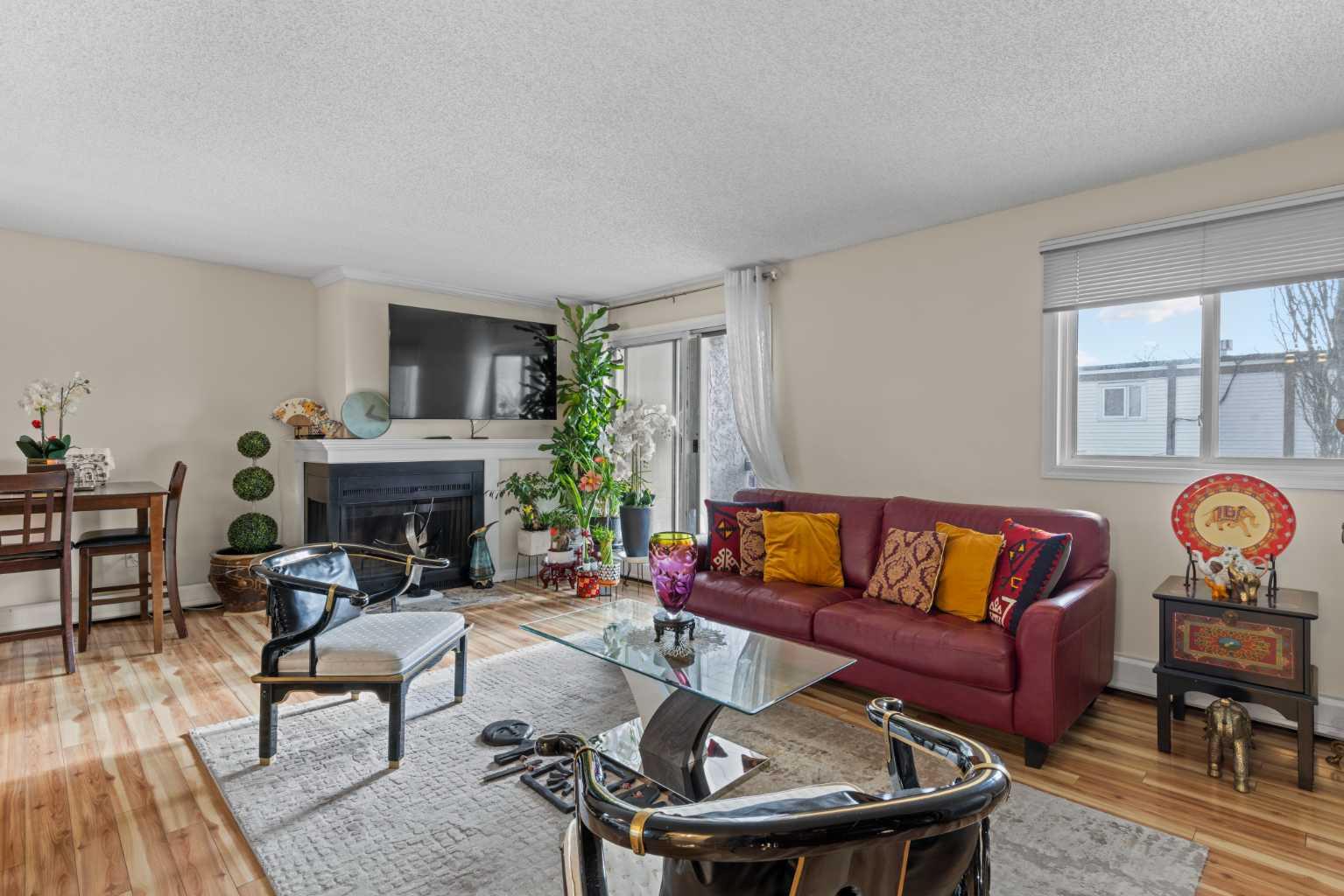 305 25 Avenue SW 301