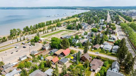 Photo of 5014 43 Street, Sylvan Lake, AB T4S 1C1 (MLS # A2304315)