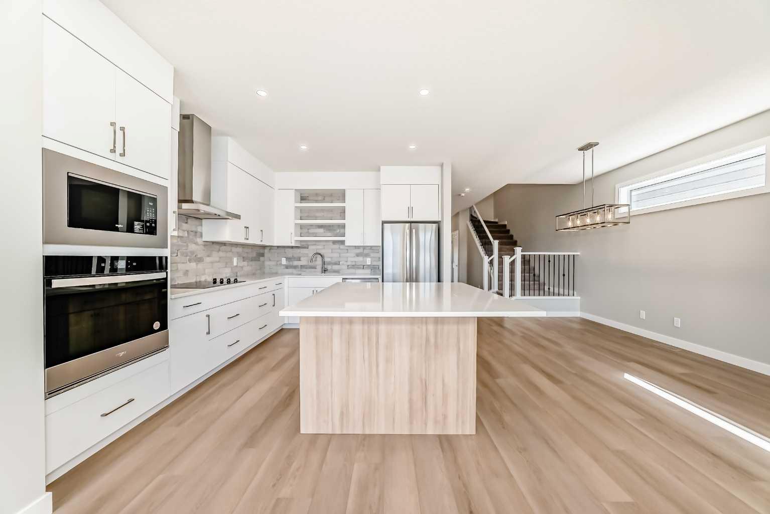 215 Greenwich Drive NW