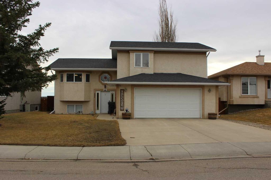 Photo of 609 Maple Place, Picture Butte, AB T0K 1V0 (MLS # A2294399)